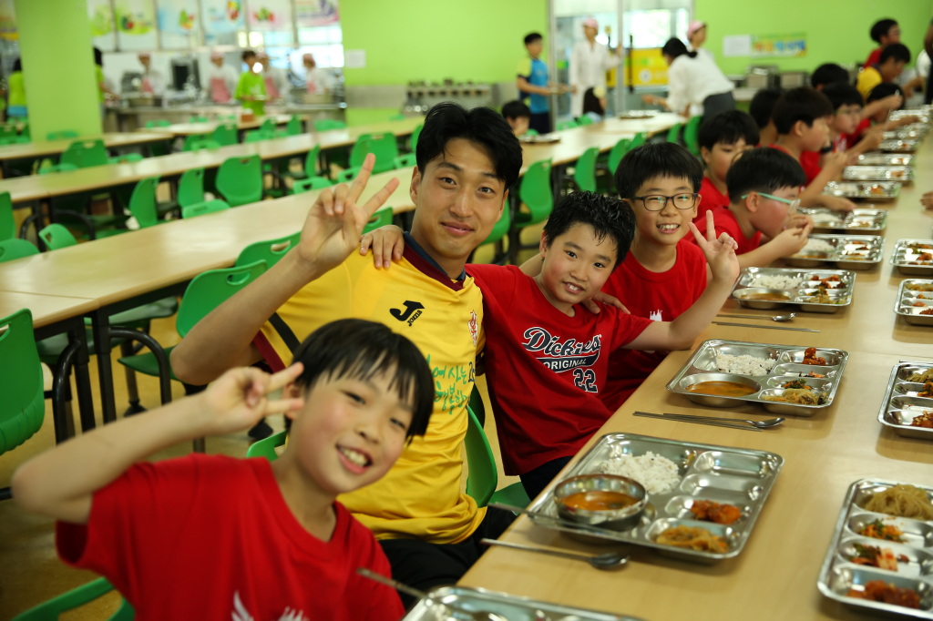 jpg_150602 희망축구교실(신용초등학교)94.jpg