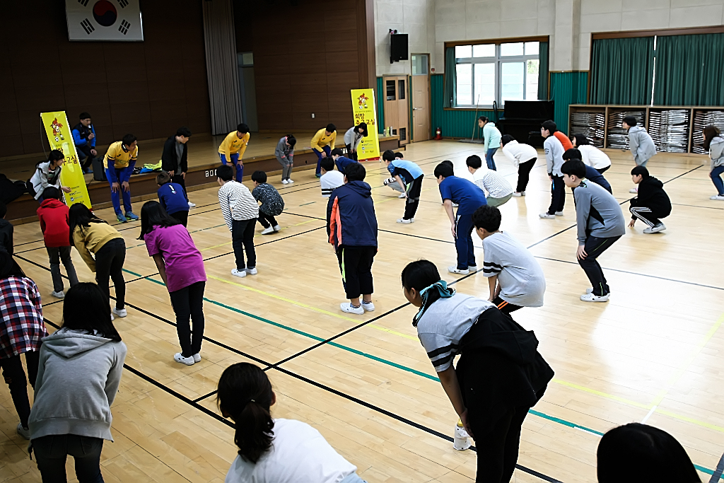 160428 희망축구교실(봉주초등학교)-08.jpg