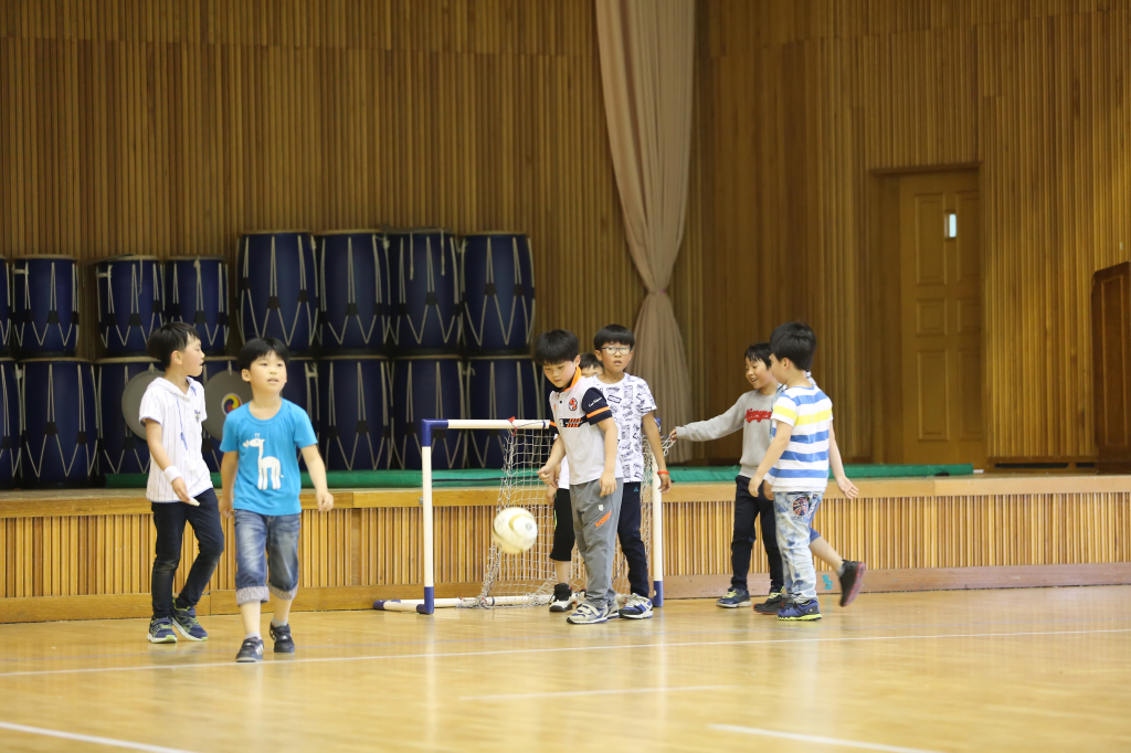 jpg_160526 희망축구교실(염주초등학교)-72.jpg