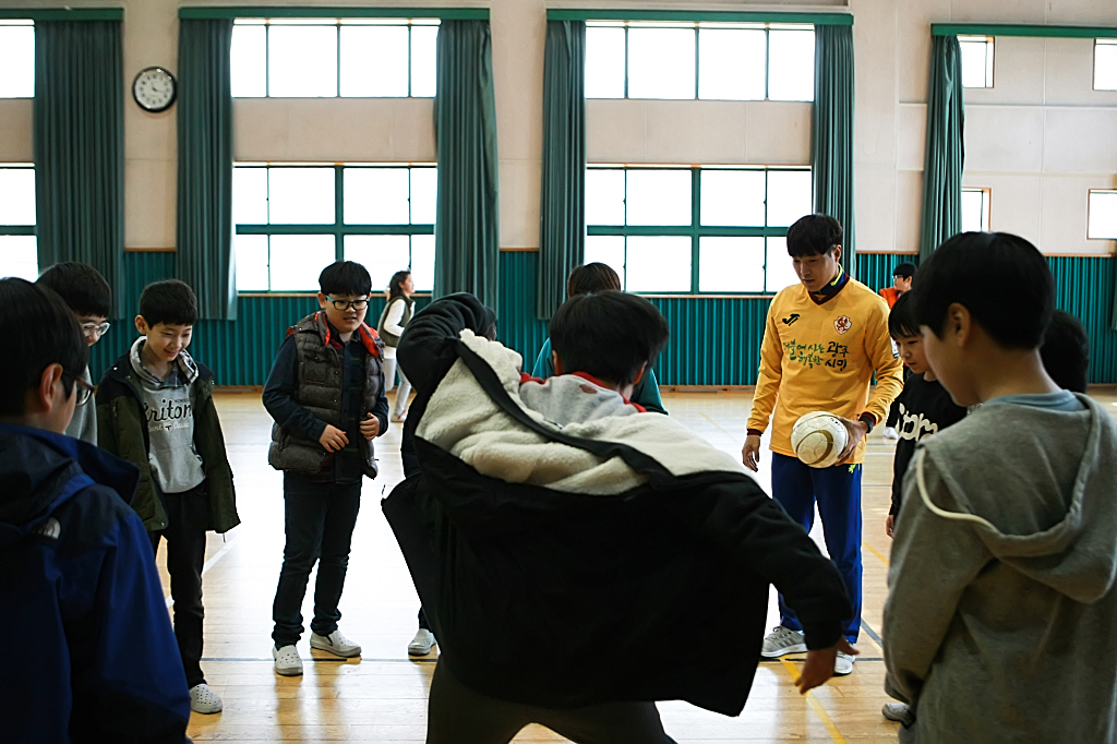 160317 희망축구교실 74회(금호초등학교)-25.jpg