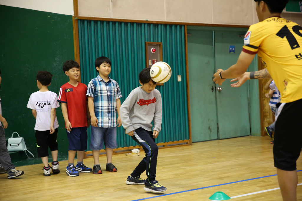 jpg_160526 희망축구교실(염주초등학교)-30.jpg