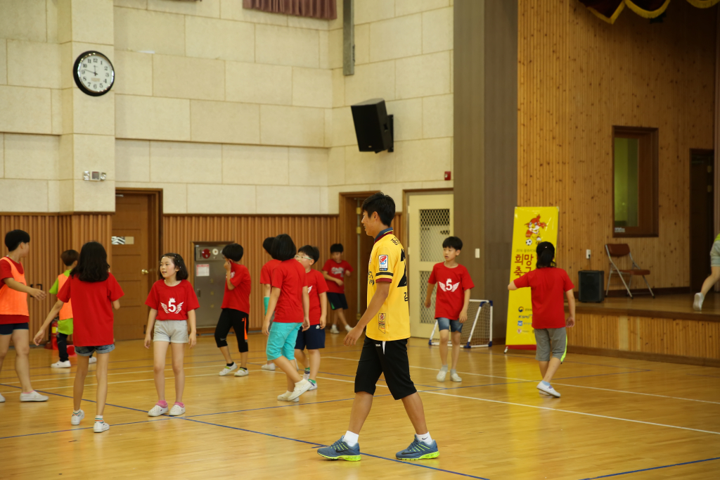 jpg_150602 희망축구교실(신용초등학교)60.jpg