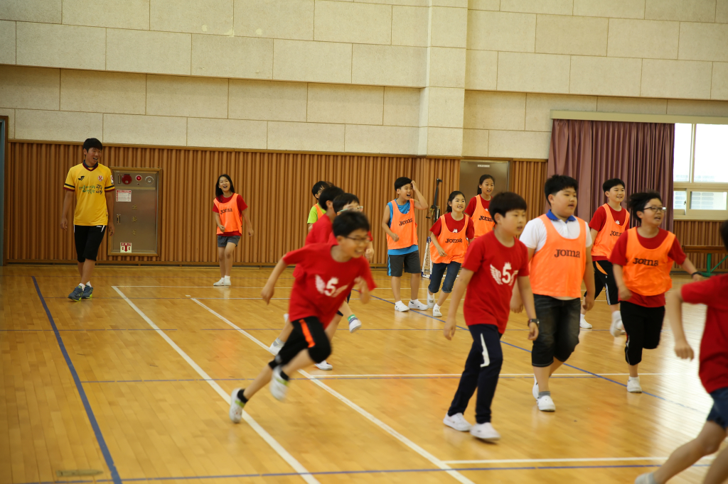 jpg_150602 희망축구교실(신용초등학교)41.jpg