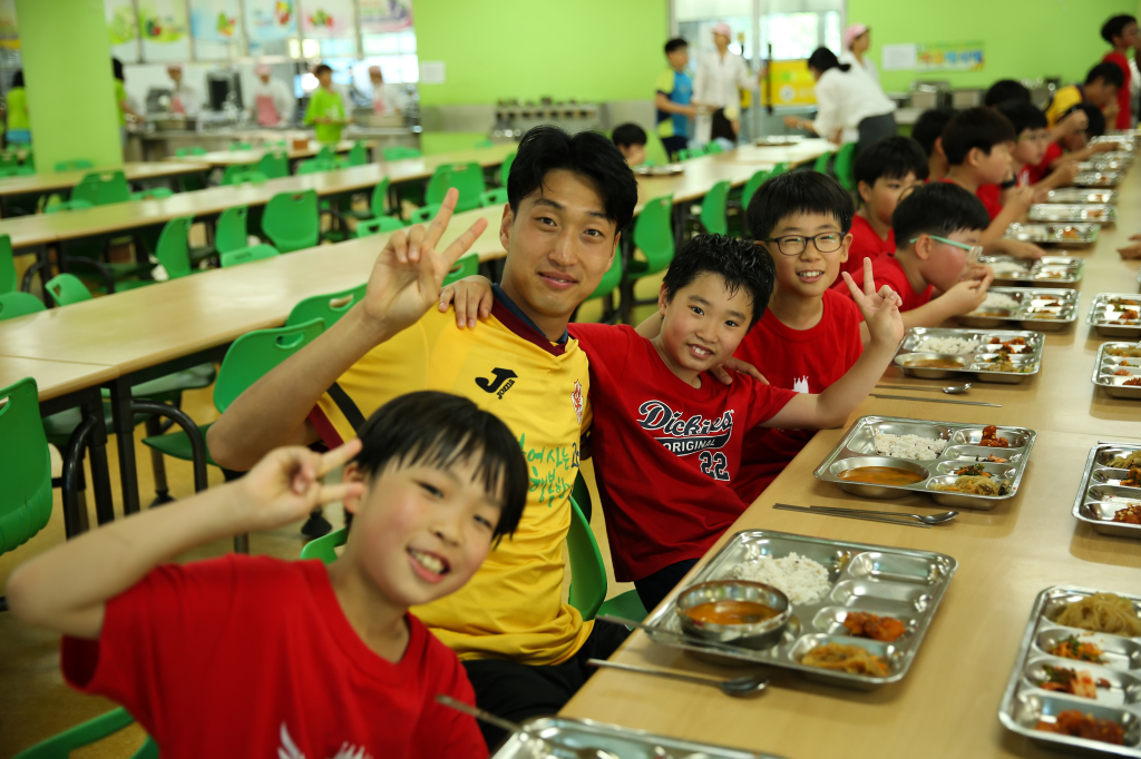 jpg_150602 희망축구교실(신용초등학교)95.jpg