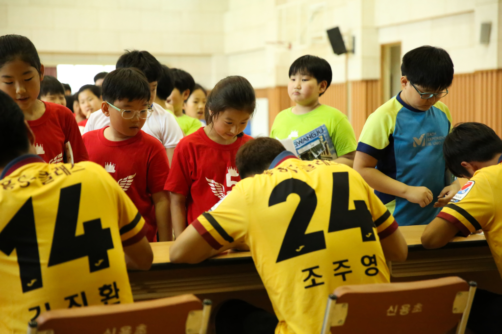 jpg_150602 희망축구교실(신용초등학교)112.jpg