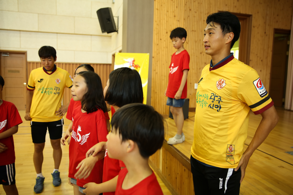 jpg_150602 희망축구교실(신용초등학교)92.jpg