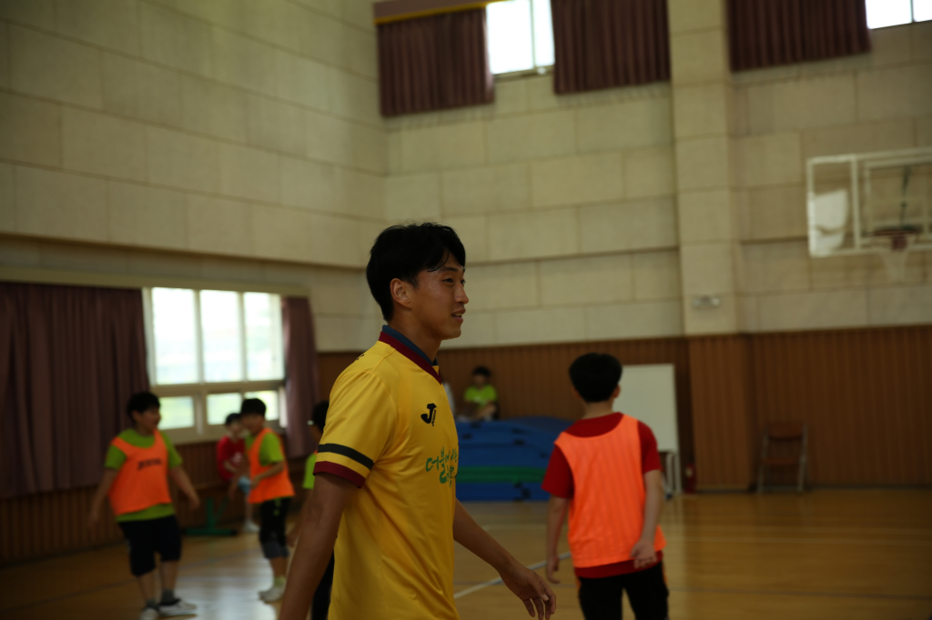 jpg_150602 희망축구교실(신용초등학교)59.jpg