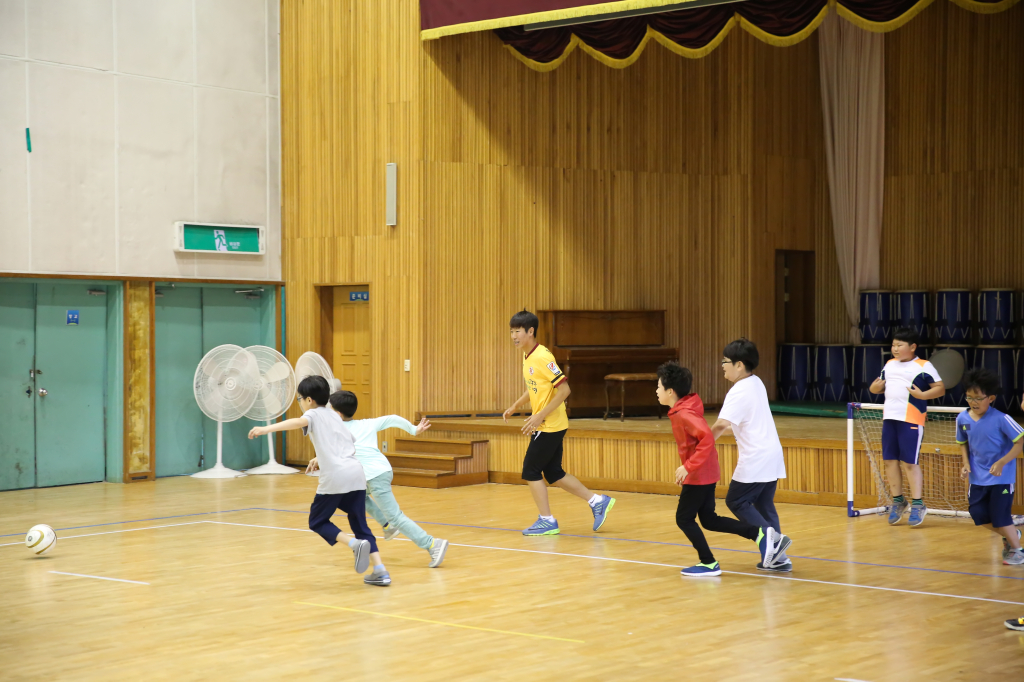 jpg_160526 희망축구교실(염주초등학교)-43.jpg