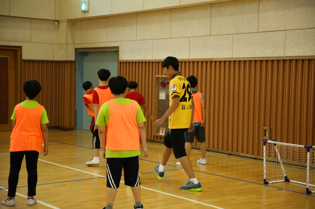 jpg_150602 희망축구교실(신용초등학교)42.jpg