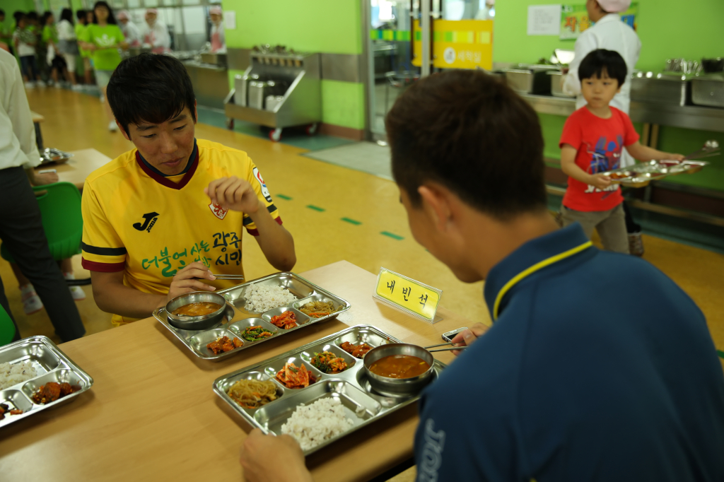 jpg_150602 희망축구교실(신용초등학교)96.jpg